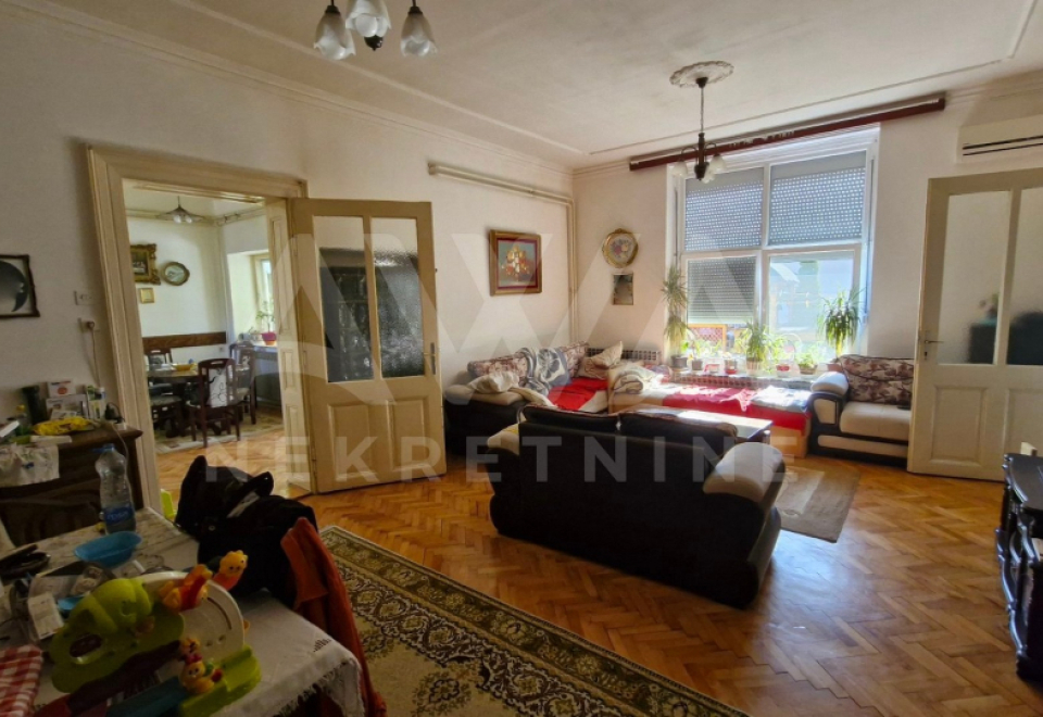 Starogradska kuća u Prigrevici 232 m2