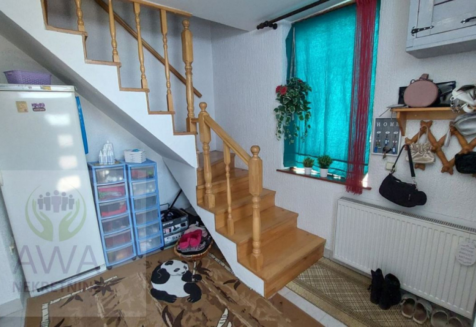 Čonopljanski put, Spratnica, 202 m2, 4 spavaće sobe