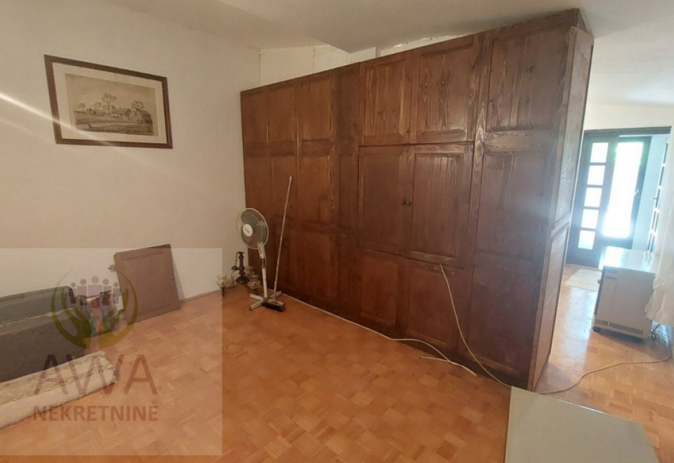 Josićko naselje, Stambeno-poslovna zgrada, 254 m2
