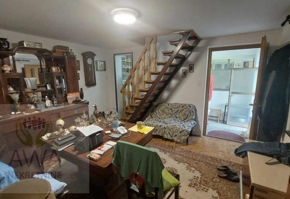 Josićko naselje, Stambeno-poslovna zgrada, 254 m2