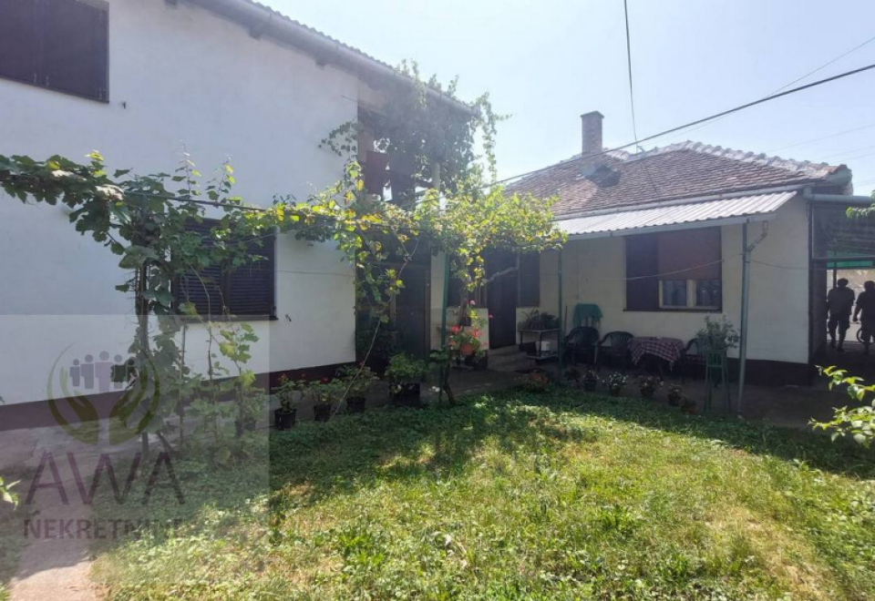 Josićko naselje, Stambeno-poslovna zgrada, 254 m2
