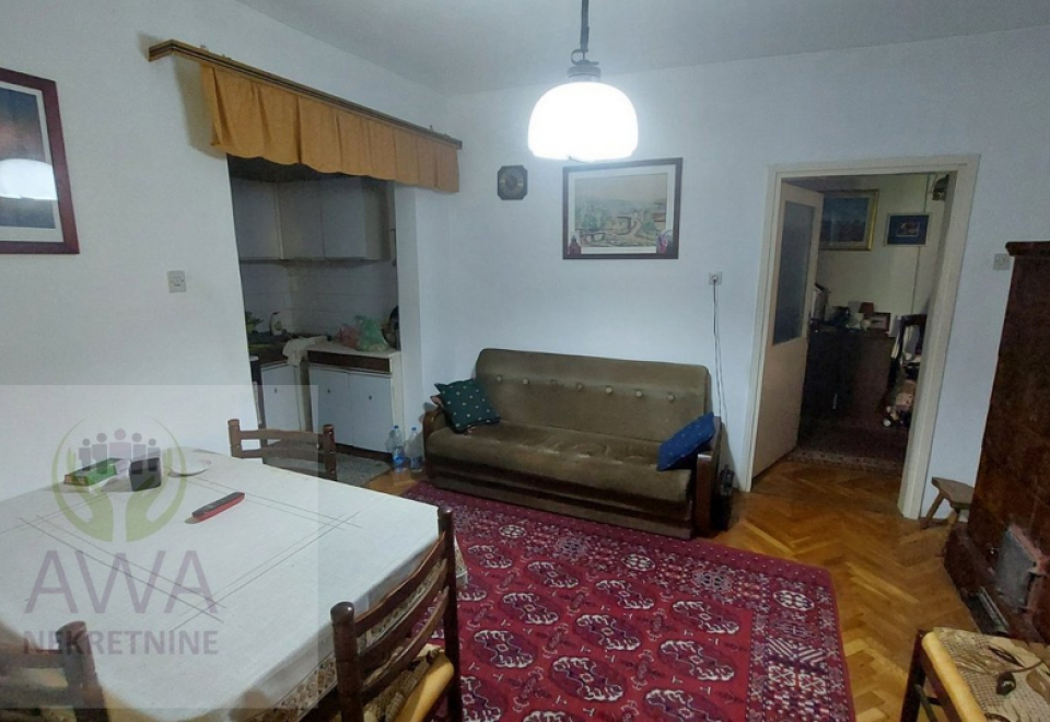 Josićko naselje, Stambeno-poslovna zgrada, 254 m2