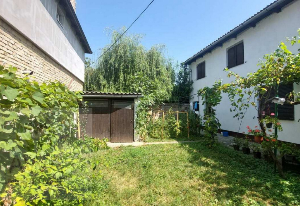 Josićko naselje, Stambeno-poslovna zgrada, 254 m2