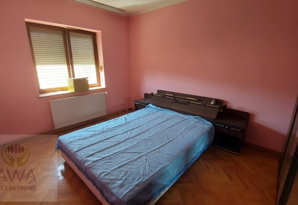Stanišić, kuća 296 m2, prava za veliku porodicu