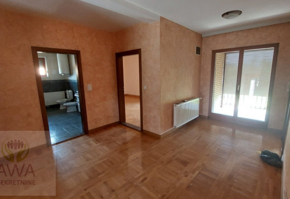 Stanišić, kuća 296 m2, prava za veliku porodicu