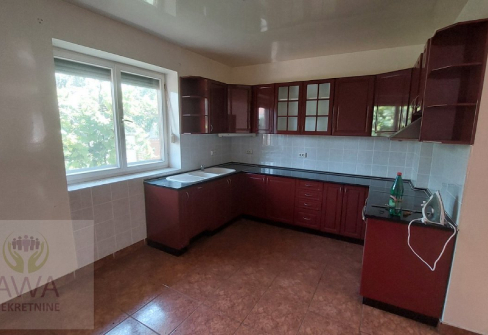 Stanišić, kuća 296 m2, prava za veliku porodicu