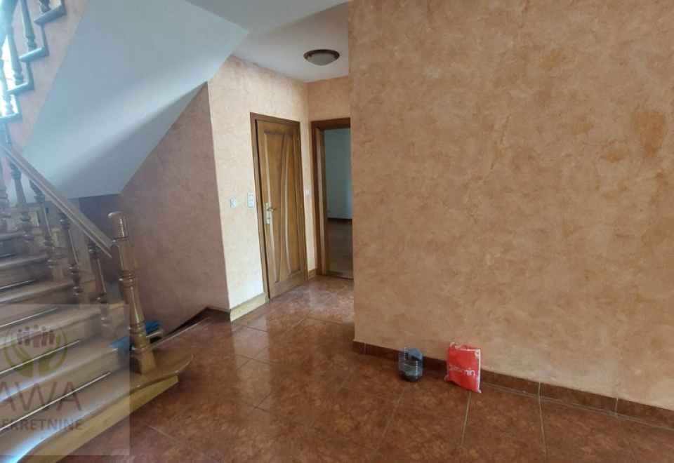 Stanišić, kuća 296 m2, prava za veliku porodicu