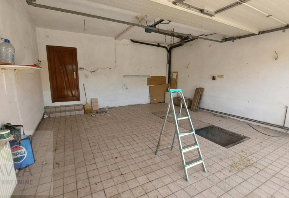Stanišić, kuća 296 m2, prava za veliku porodicu