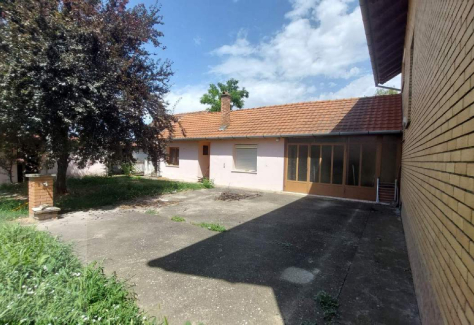 Stanišić, kuća 296 m2, prava za veliku porodicu