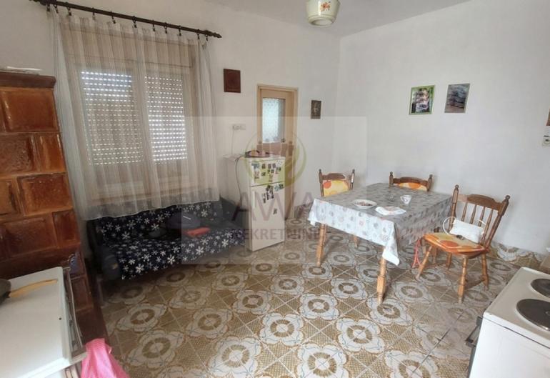 Kuća, Sombor, Čvorak 207m2, plac 17ar