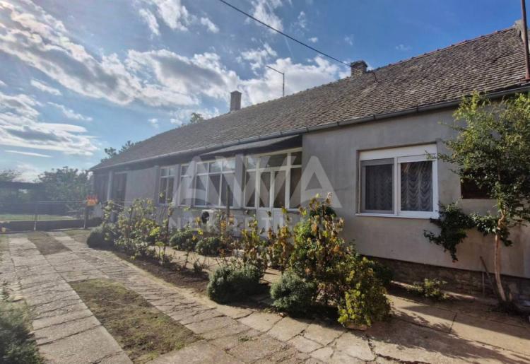 Stapar, Kuća 194 m2 na placu od 2560 m2
