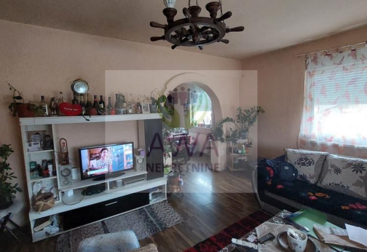 Srpski Miletić, Kuća 243 m2, na manjem placu od 320 m2