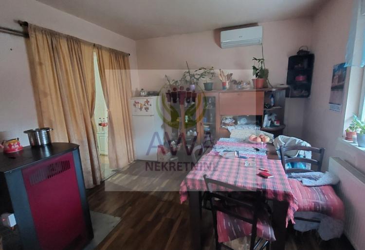 Srpski Miletić, Kuća 243 m2, na manjem placu od 320 m2