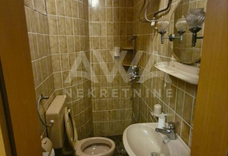 Apatin starogradska sređena kuća 435 m2