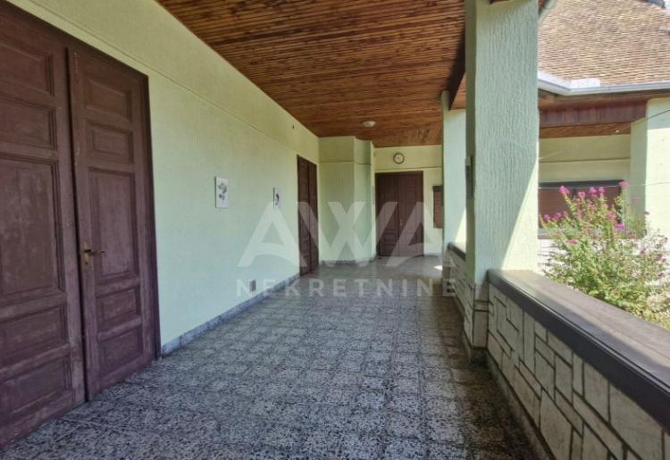 Apatin starogradska sređena kuća 435 m2
