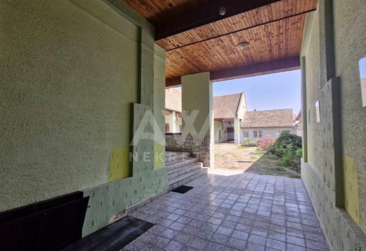 Apatin starogradska sređena kuća 435 m2