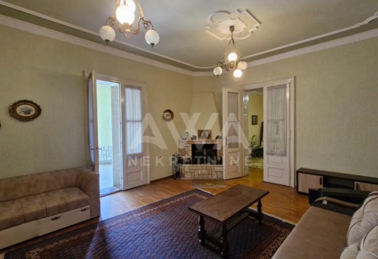 Apatin starogradska sređena kuća 435 m2