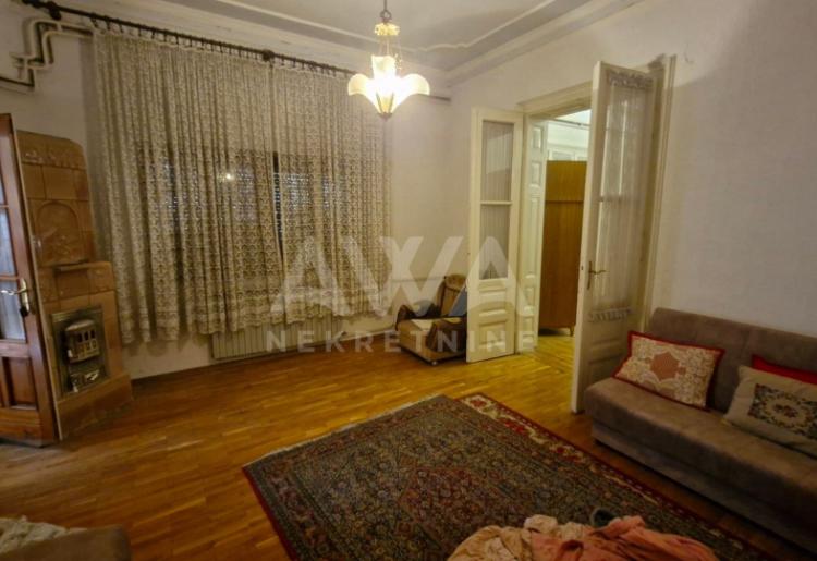 Apatin starogradska sređena kuća 435 m2