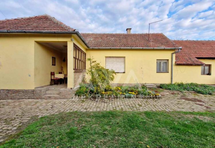 Čonoplja, Kuća 113 m2 na velikom placu od 2534 m2