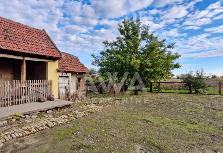 Čonoplja, Kuća 113 m2 na velikom placu od 2534 m2