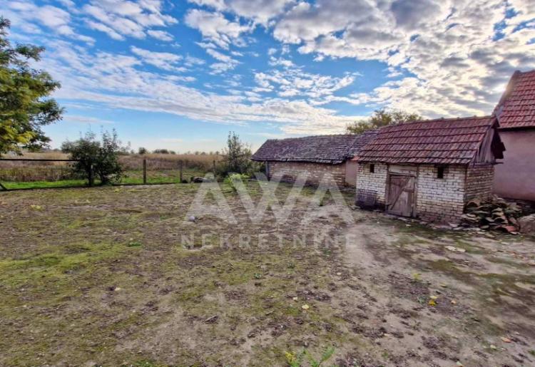 Čonoplja, Kuća 113 m2 na velikom placu od 2534 m2