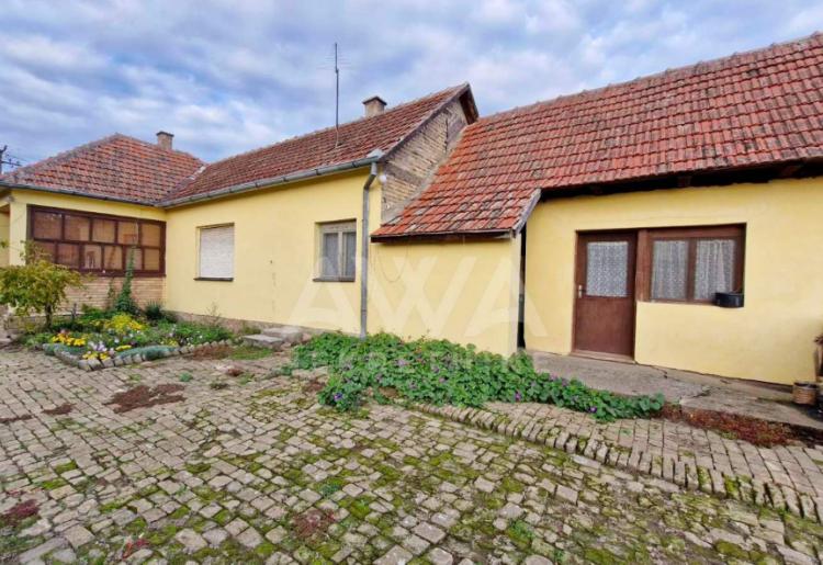 Čonoplja, Kuća 113 m2 na velikom placu od 2534 m2