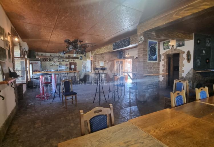 Apatin. Kuća, 148m2, plac 4.6ar