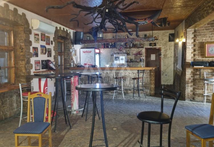 Apatin. Kuća, 148m2, plac 4.6ar