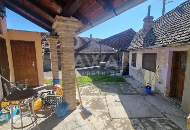 Apatin. Kuća, 148m2, plac 4.6ar