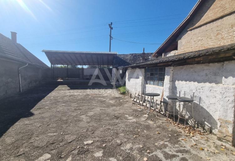 Apatin. Kuća, 148m2, plac 4.6ar