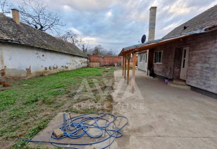 Doroslovo, Kuća 168 m2 na placu od 1195 m2