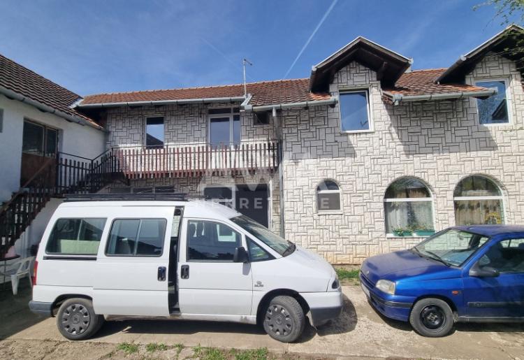 Kljaićevo. Prostrana, spratna kuća sa lokalom