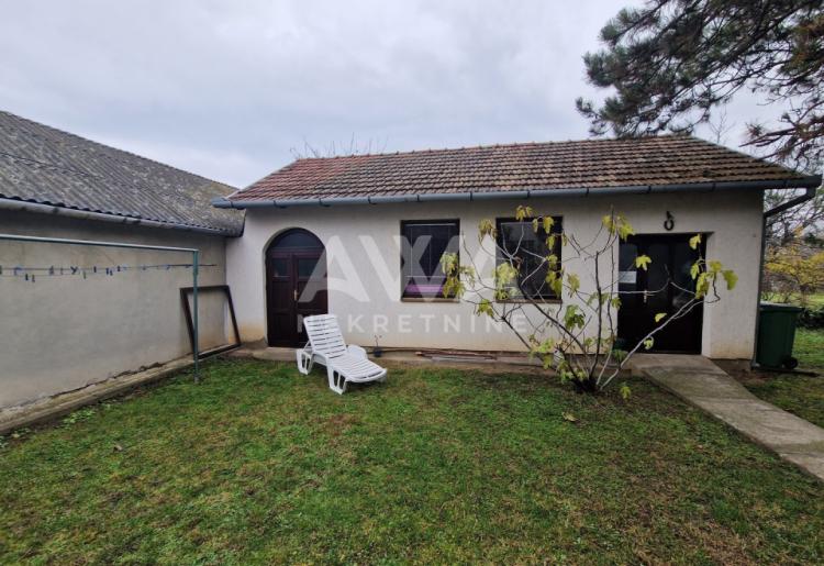 Opremljena i nameštena kuća 127m2, plac 5ar