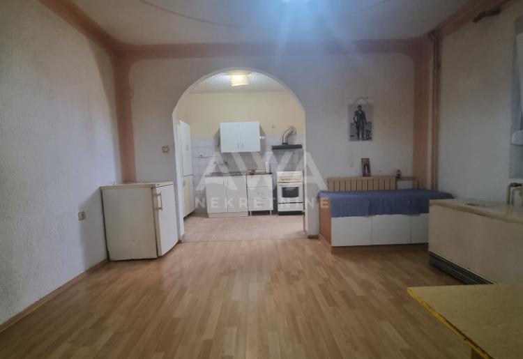 Sombor. Spratna kuća na manjem placu
