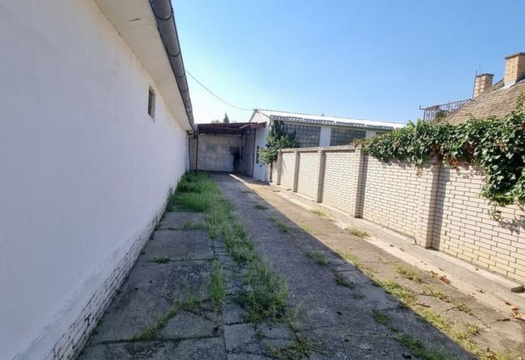 Apatin. Poslovni prostor-hala 251m2