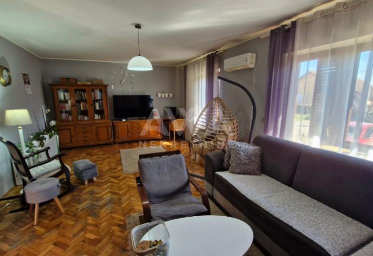 Gakovo, Spratnica 196 m2, Plac 1001 m2