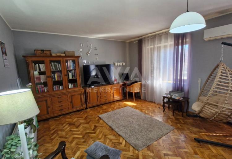Gakovo, Spratnica 196 m2, Plac 1001 m2