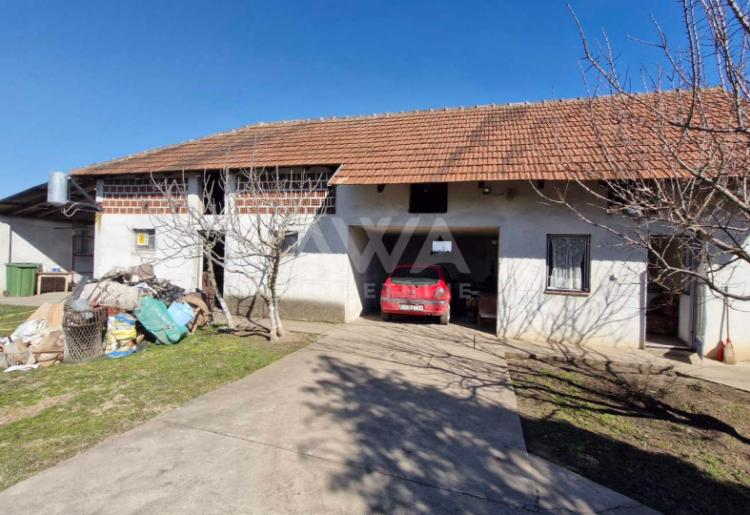 Gakovo, Spratnica 196 m2, Plac 1001 m2