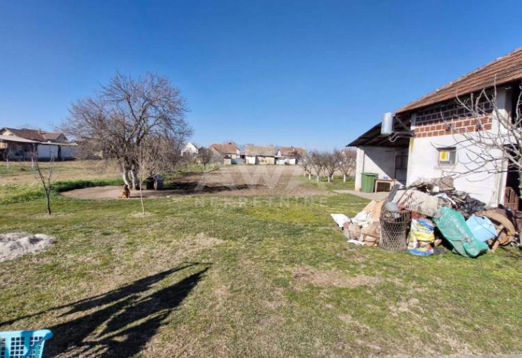 Gakovo, Spratnica 196 m2, Plac 1001 m2