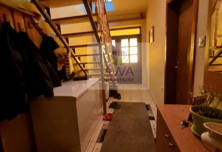 Apatin. Spratna kuća sa poslovnim prostorom