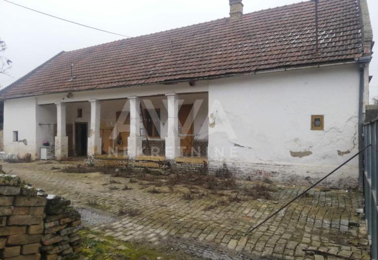 Sivac.Kuća 156m2, plac 13.7ar