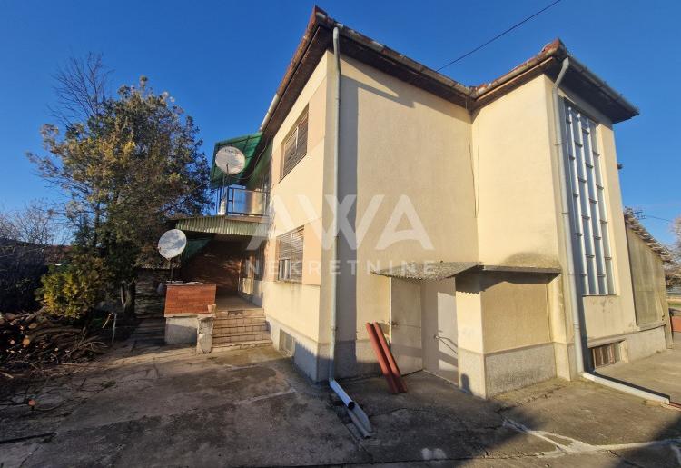 Bezdan. Kuća na sprat, 147m2, plac 11a