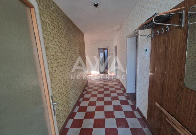Bezdan. Kuća na sprat, 147m2, plac 11a
