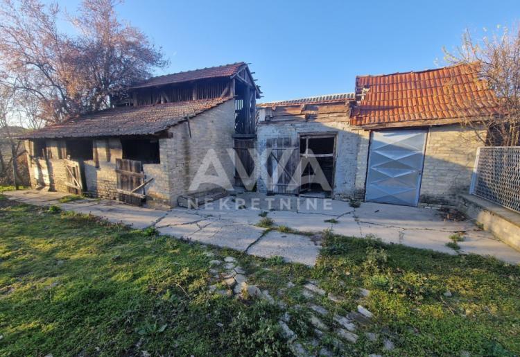 Bezdan. Kuća na sprat, 147m2, plac 11a