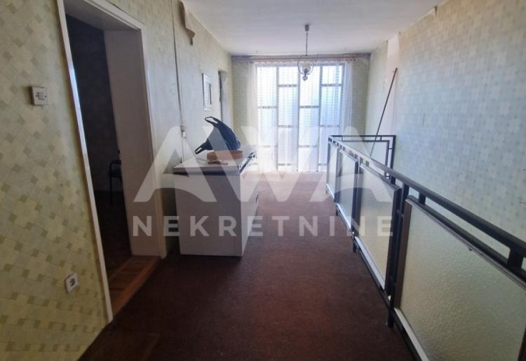 Bezdan. Kuća na sprat, 147m2, plac 11a