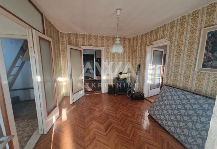 Bezdan. Kuća na sprat, 147m2, plac 11a