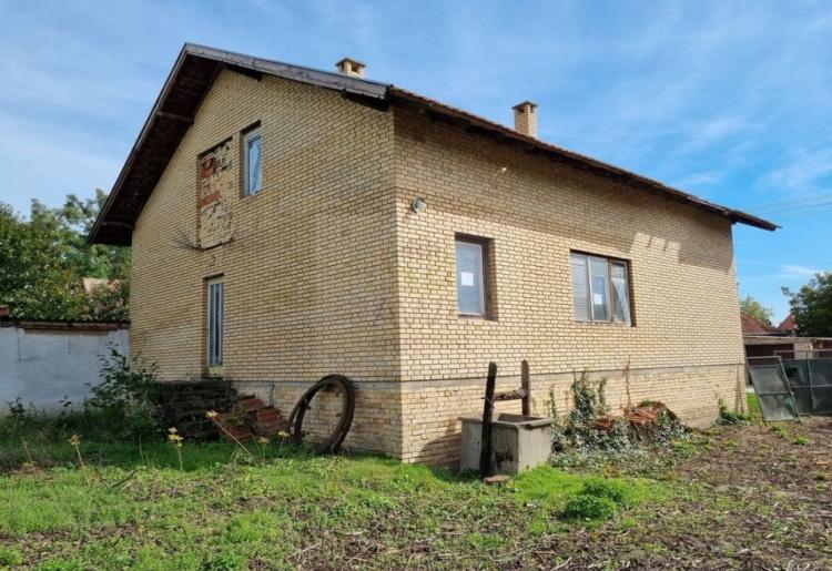 Svetozar Miletić. Spratna kuća 156m2, 8.7ar plac