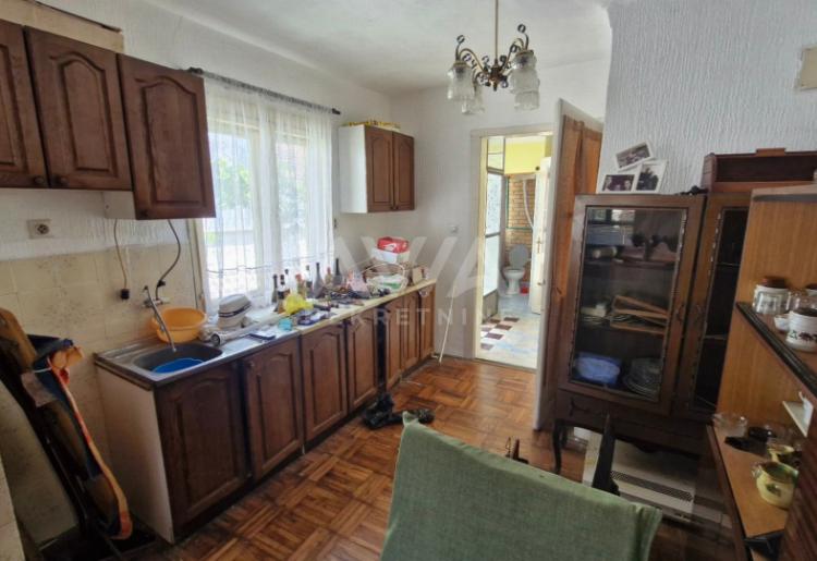 Odžaci, Kuća 211m2 sa malim dvorištem 
