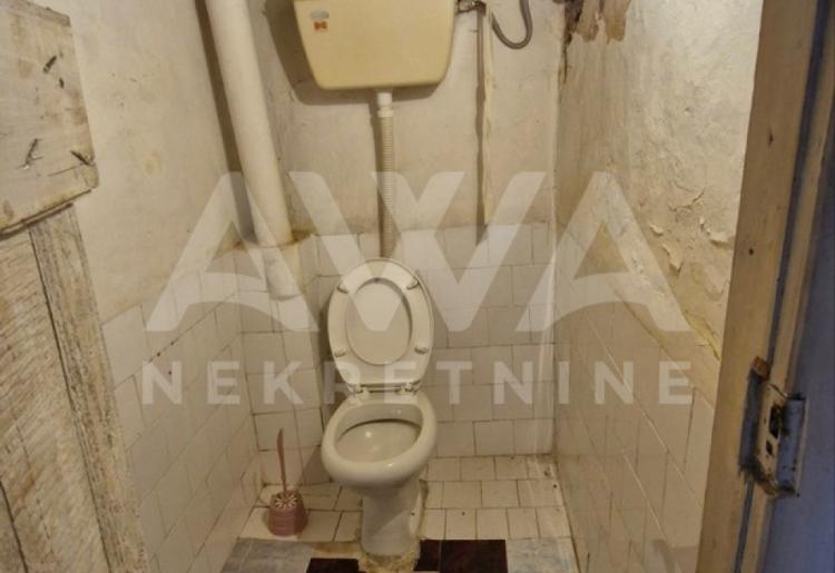 Odžaci, Kuća 211m2 sa malim dvorištem 