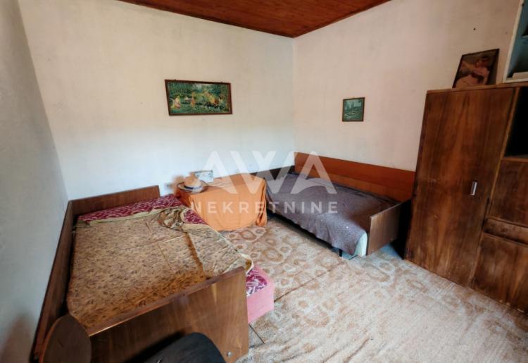 Apatin. Vikendica 43m2, na vodi